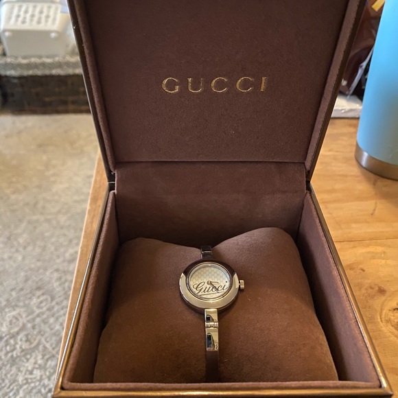 Gucci Watch in Silver - Picture 1 of 6
